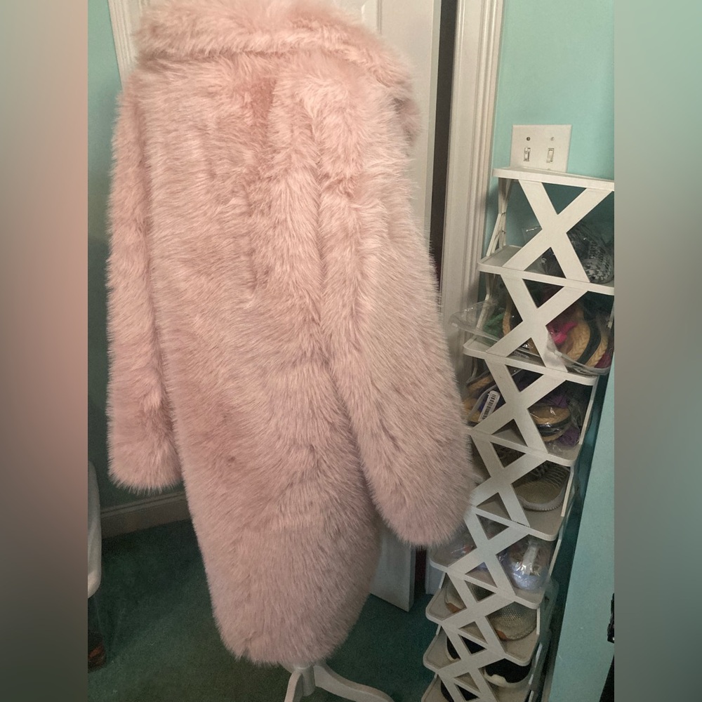 Luxurious Pink Faux Fur Coat - Picture 7 of 8